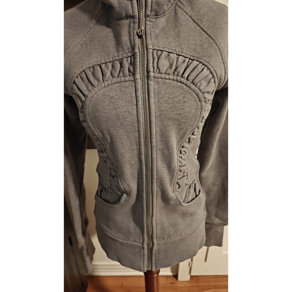 Lululemon Womens Jacket Zip Up Pleated Logo Gray Shimmer Size 4 Workout EUC